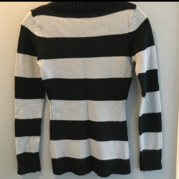 Rue21 Sweater - Picture 3 of 3